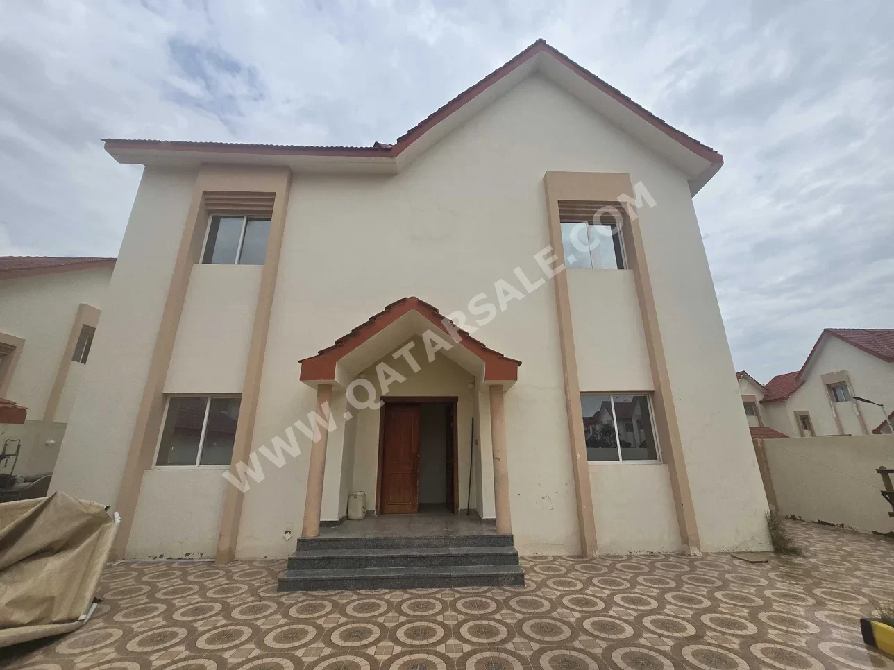 Family Residential  - Not Furnished  - Doha  - Al Sadd  - 5 Bedrooms