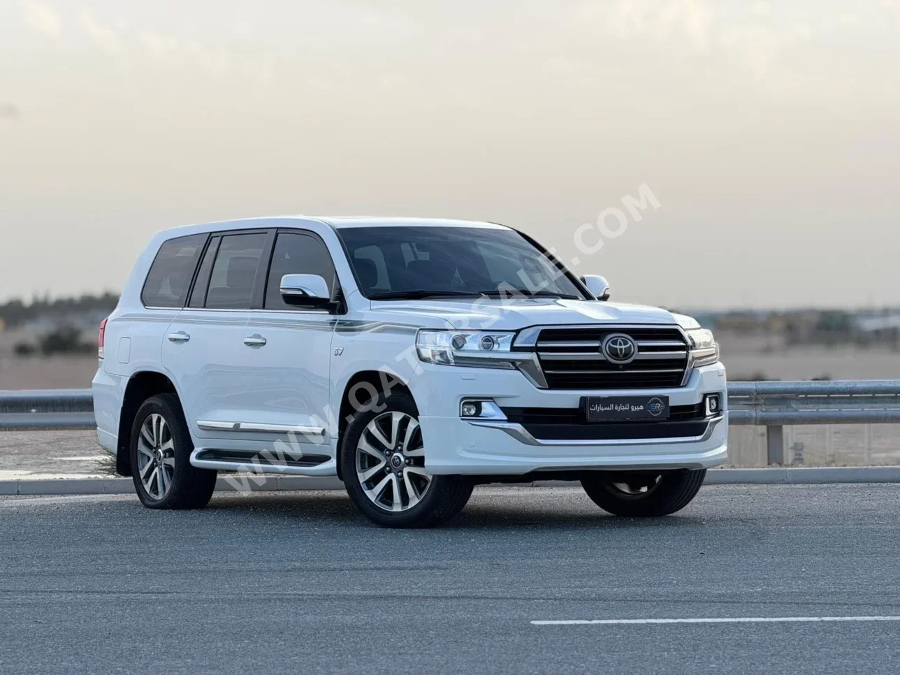 تويوتا  لاند كروزر  في اكس ار  2019  اوتوماتيك  275,000 كم  8 سلندر  دفع رباعي  اس يو في  ابيض رملي