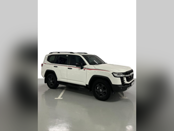 Toyota  Land Cruiser  GR Sport Twin Turbo  2025  Automatic  40,000 Km  6 Cylinder  Four Wheel Drive (4WD)  SUV  White  With Warranty
