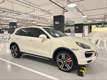 بورش  كيان  توربو  2012  اوتوماتيك  201,000 كم  8 سلندر  دفع رباعي  اس يو في  أبيض