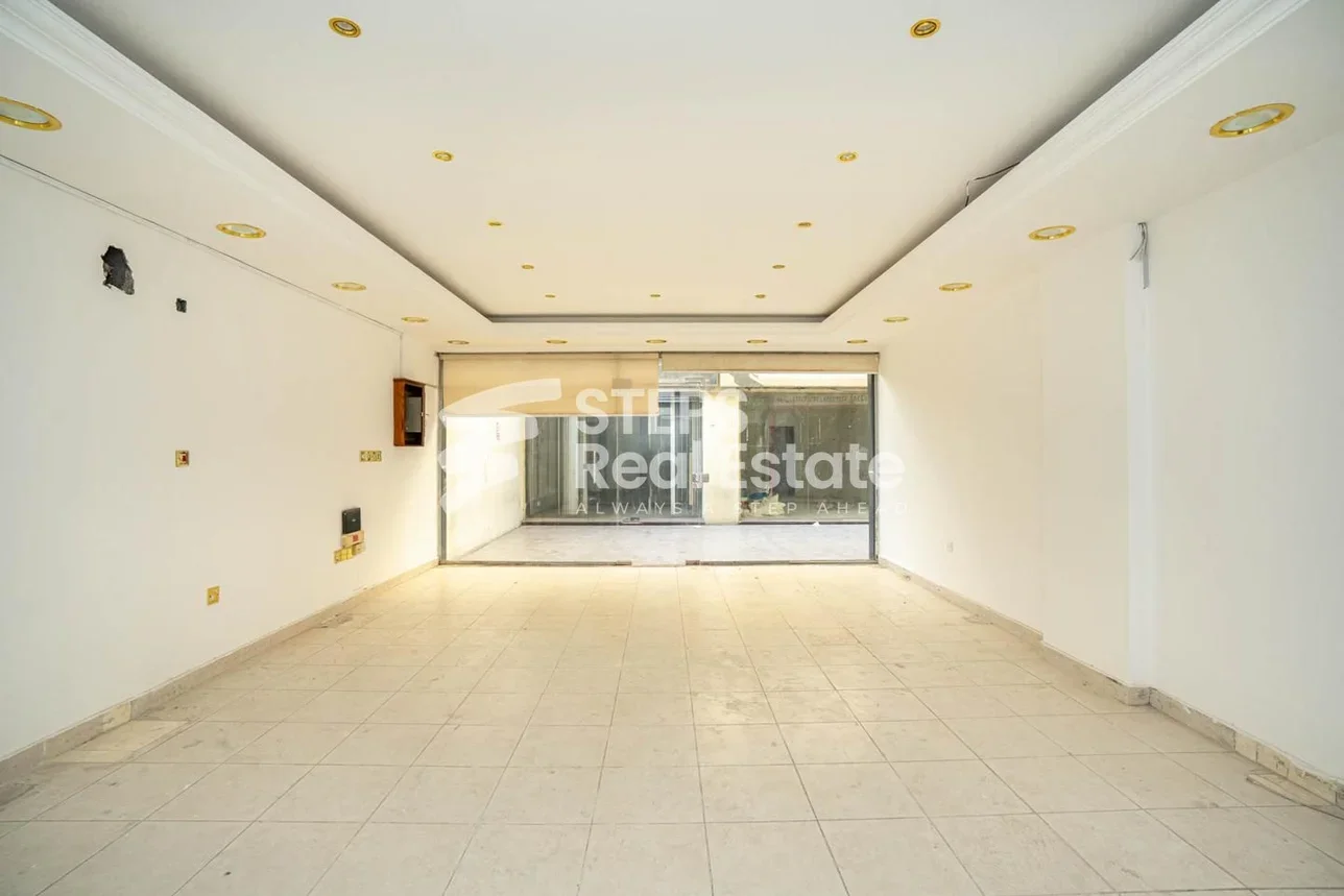 محلات تجارية - غير مفروشة  - الريان  للايجار  - الغرافة