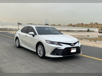 Toyota  Camry  GLE  2024  Automatic  56,000 Km  4 Cylinder  Front Wheel Drive (FWD)  Sedan  White