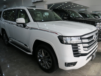 تويوتا  لاند كروزر  جي اكس ار توين توربو  2026  اوتوماتيك  0 كم  6 سلندر  دفع رباعي  اس يو في  أبيض  تحت الضمان