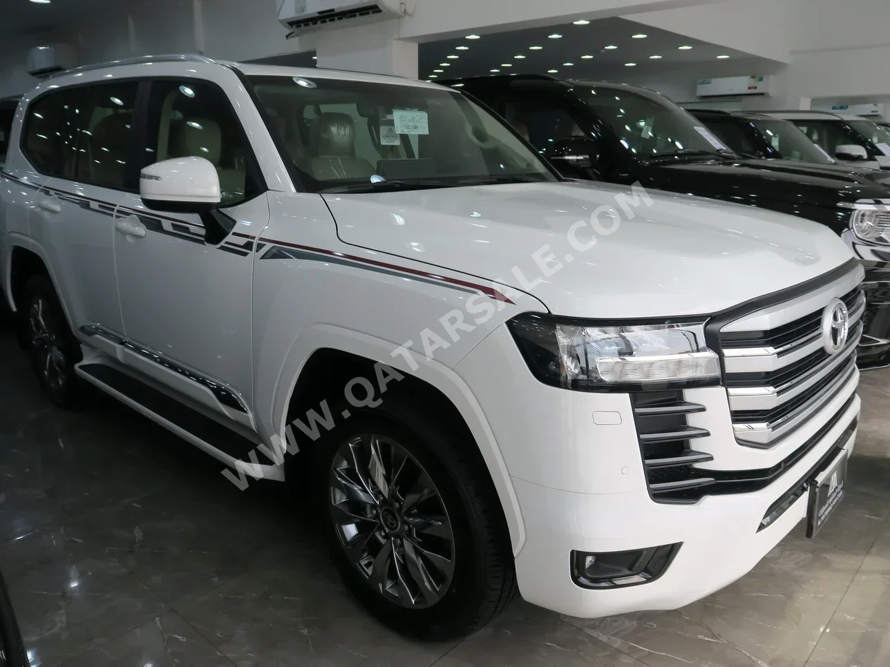 تويوتا  لاند كروزر  جي اكس ار توين توربو  2026  اوتوماتيك  0 كم  6 سلندر  دفع رباعي  اس يو في  أبيض  تحت الضمان