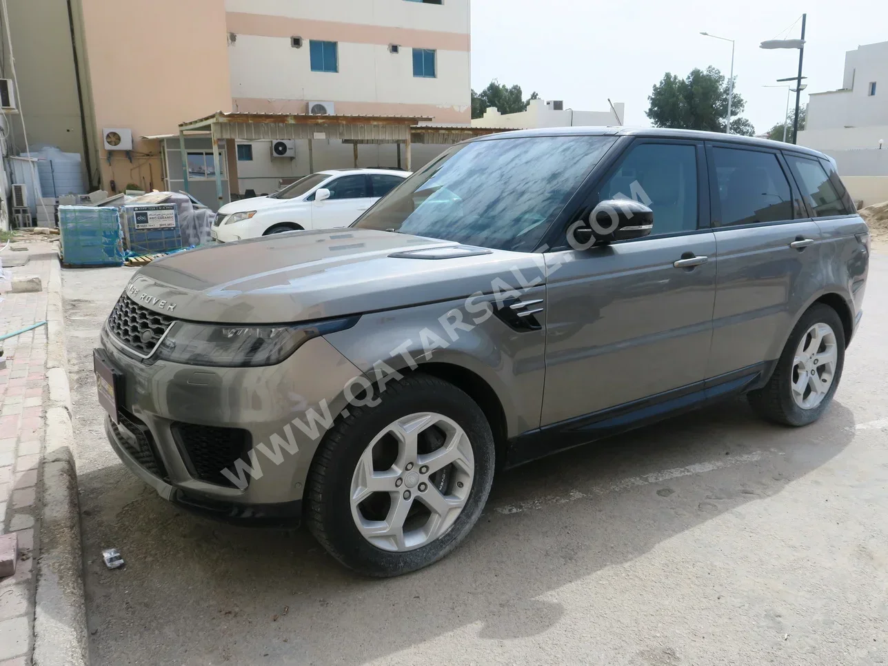 Land Rover  Range Rover  Sport HSE  2018  Automatic  116,000 Km  6 Cylinder  Four Wheel Drive (4WD)  SUV  Silver