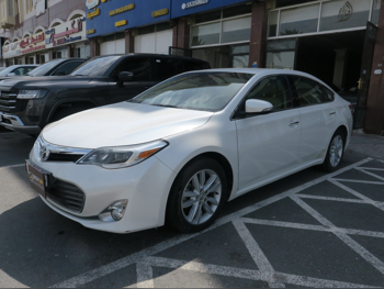 Toyota  Avalon  XLE  2013  Automatic  84,000 Km  6 Cylinder  Front Wheel Drive (FWD)  Sedan  White