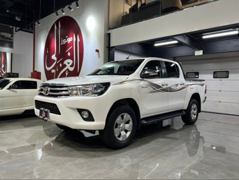 Toyota  Hilux  2017  Manual  29,000 Km  4 Cylinder  Four Wheel Drive (4WD)  Pick Up  White