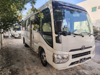 تويوتا  كوستر  2019  عادي  152,000 كم  4 سلندر  دفع خلفي  فان \ باص  أبيض