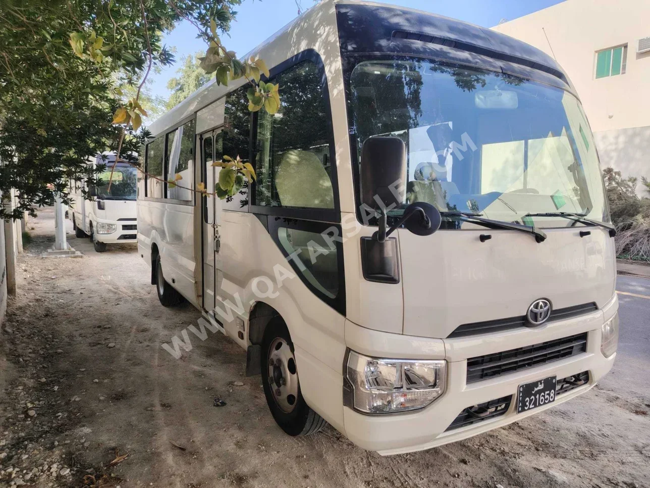 Toyota  Coaster  2019  Manual  152,000 Km  4 Cylinder  Rear Wheel Drive (RWD)  Van / Bus  White