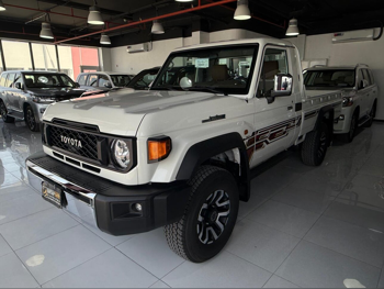 تويوتا  لاند كروزر  ال اكس  2025  عادي  0 كم  6 سلندر  دفع رباعي  بيكب  أبيض  تحت الضمان