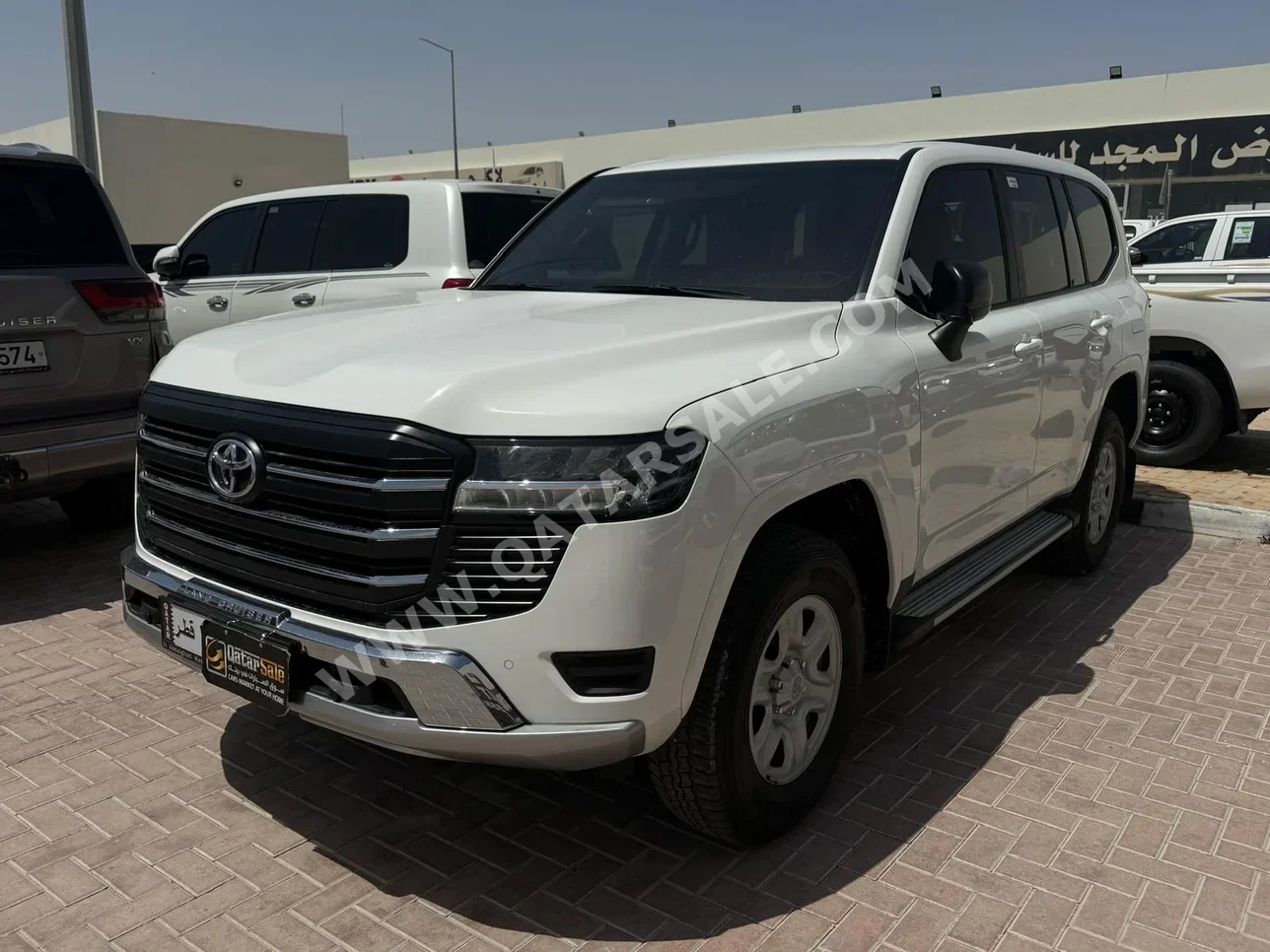 تويوتا  لاند كروزر  جي اكس  2024  اوتوماتيك  9,000 كم  6 سلندر  دفع رباعي  اس يو في  أبيض  تحت الضمان
