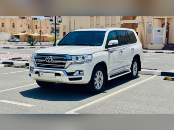 تويوتا  لاند كروزر  جي اكس ار  2018  اوتوماتيك  225,000 كم  8 سلندر  دفع رباعي  اس يو في  أبيض