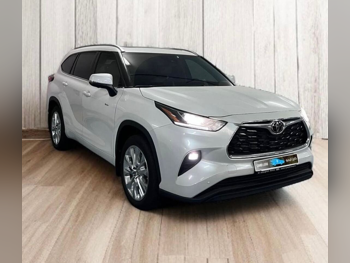 تويوتا  هاي لاندر  هايبرد  2025  اوتوماتيك  5,000 كم  4 سلندر  دفع رباعي  اس يو في  أبيض لؤلؤي  تحت الضمان