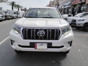 تويوتا  برادو  تي اكس ال  2022  اوتوماتيك  380,000 كم  6 سلندر  دفع رباعي  اس يو في  أبيض