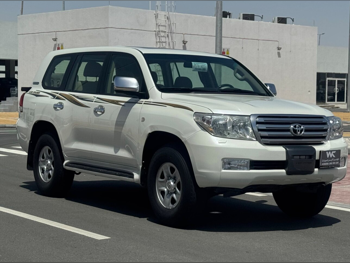 Toyota  Land Cruiser  GXR  2011  Automatic  420,000 Km  8 Cylinder  Four Wheel Drive (4WD)  SUV  White