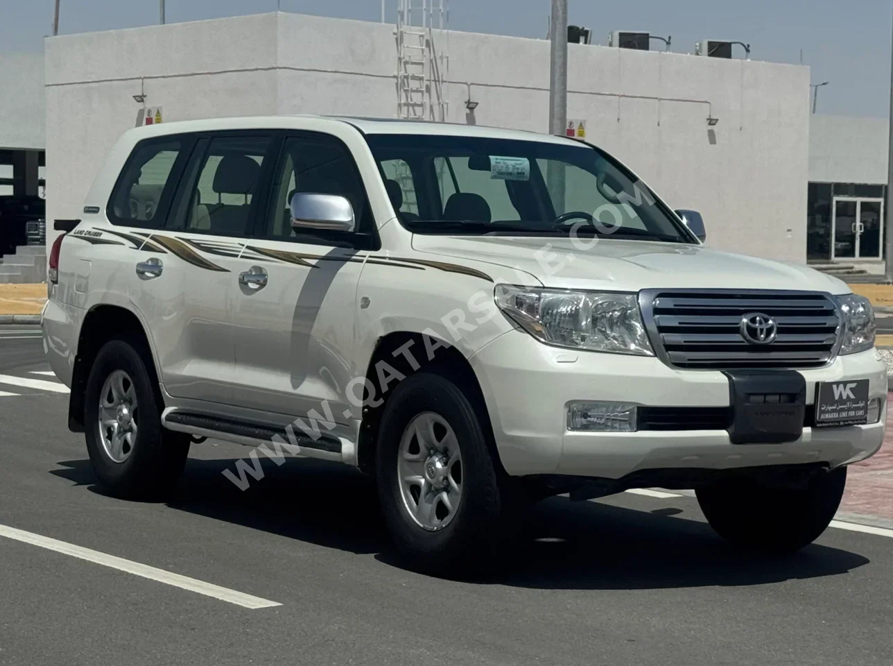 تويوتا  لاند كروزر  جي اكس ار  2011  اوتوماتيك  420,000 كم  8 سلندر  دفع رباعي  اس يو في  أبيض