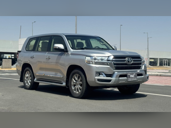 Toyota  Land Cruiser  GXR  2019  Automatic  230,000 Km  8 Cylinder  Four Wheel Drive (4WD)  SUV  Silver