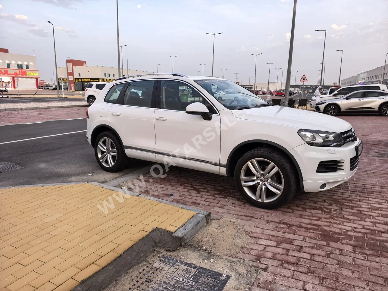 Volkswagen  Touareg  2013  Automatic  100,000 Km  6 Cylinder  All Wheel Drive (AWD)  SUV  White