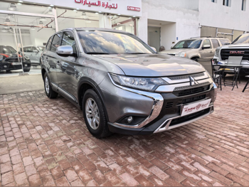 ميتسوبيشي  أوت لاندر  2022  اوتوماتيك  218,000 كم  4 سلندر  دفع رباعي  اس يو في  رمادي