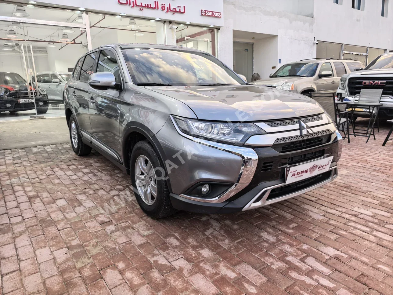 Mitsubishi  Outlander  2022  Automatic  218,000 Km  4 Cylinder  Four Wheel Drive (4WD)  SUV  Gray
