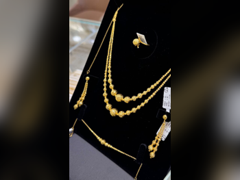 الذهب طقم ايطاليا نسائي حسب الوزن 27.05 غرام بدون حجر ضمان الصيانة توصيل مجاني ذهب أصفر عيار 21