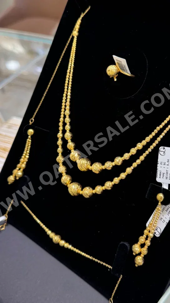 الذهب طقم  ايطاليا  نسائي  حسب الوزن  27.05 غرام  بدون حجر  ضمان الصيانة  توصيل مجاني  ذهب أصفر  عيار 21