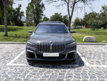 بي ام دبليو  الفئة - السابعة  740 Li  2020  اوتوماتيك  159,300 كم  6 سلندر  دفع رباعي  اس يو في  رمادي