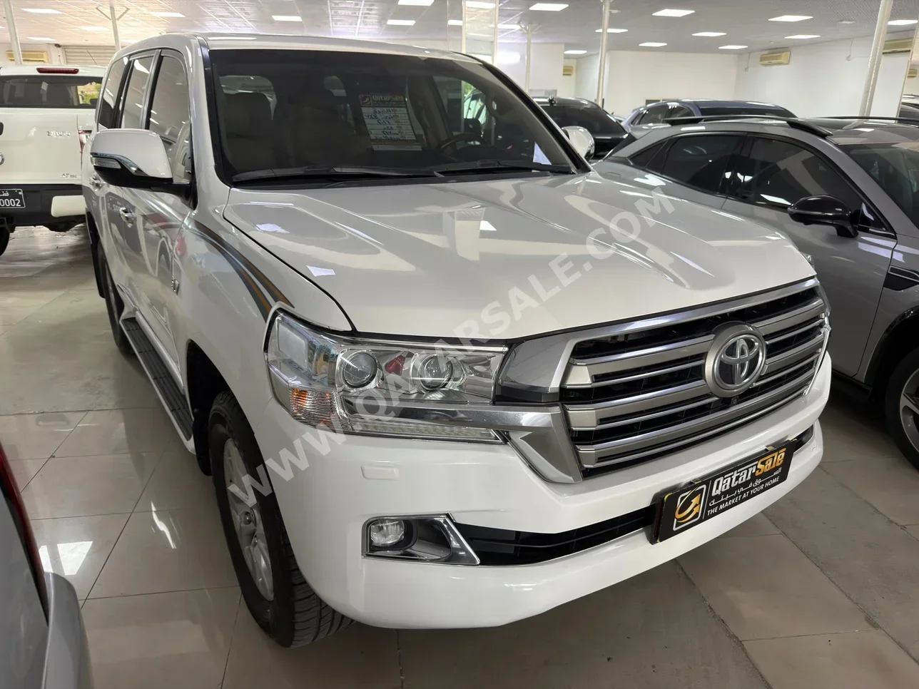 تويوتا  لاند كروزر  في اكس ار  2016  اوتوماتيك  317,000 كم  8 سلندر  دفع رباعي  اس يو في  أبيض