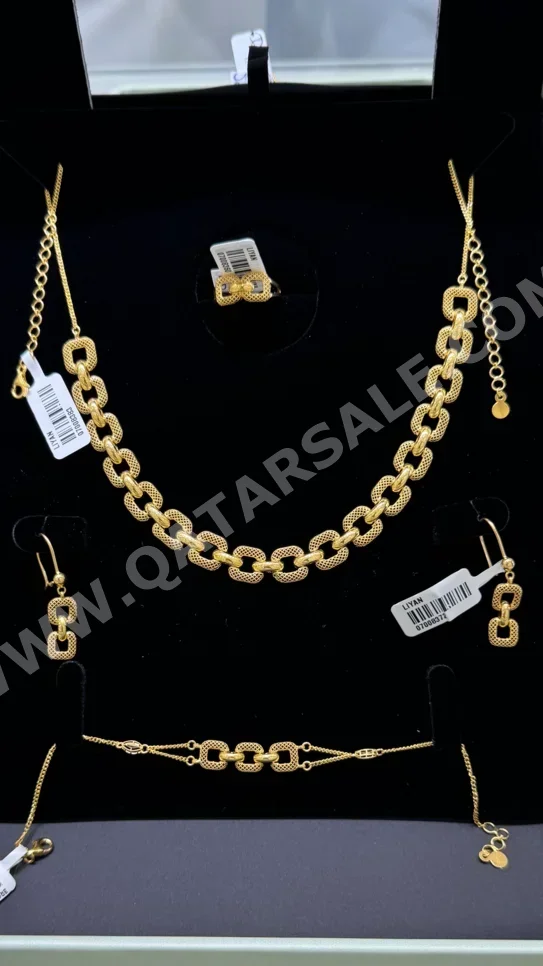 الذهب طقم  البحرين  نسائي  حسب الوزن  29.96 غرام  بدون حجر  ضمان الصيانة  توصيل مجاني  ذهب أصفر  عيار 21