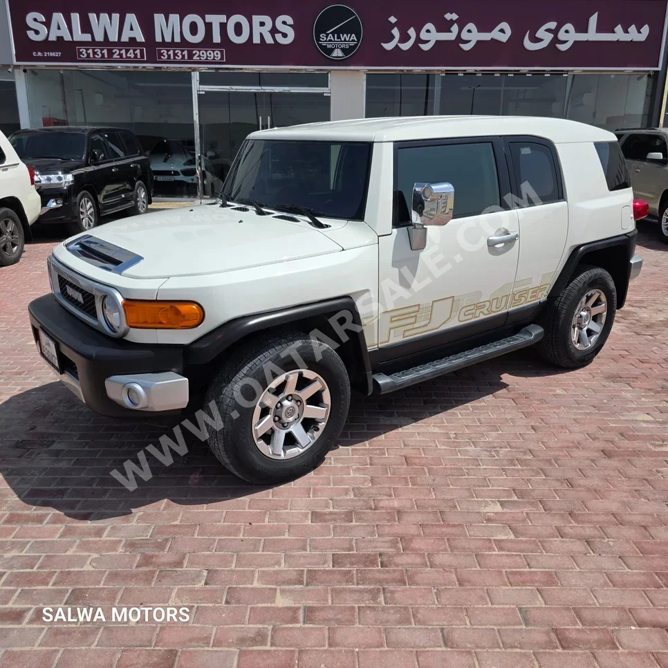 تويوتا  إف جي كروزر  2020  اوتوماتيك  145,000 كم  6 سلندر  دفع رباعي  اس يو في  أبيض