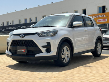 تويوتا  رايز  2024  اوتوماتيك  17,000 كم  4 سلندر  دفع رباعي  اس يو في  أبيض