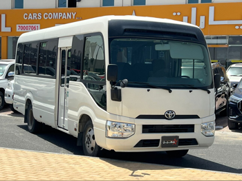 تويوتا  كوستر  2022  عادي  282,000 كم  4 سلندر  دفع خلفي  فان \ باص  أبيض