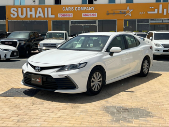 تويوتا  كامري  أل اي  2023  اوتوماتيك  98,000 كم  4 سلندر  سحب امامي  سيدان  أبيض