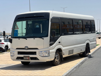 تويوتا  كوستر  2020  عادي  327,000 كم  4 سلندر  دفع خلفي  فان \ باص  أبيض