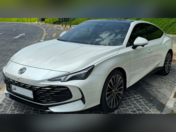 ام جي  7  405  2025  اوتوماتيك  15,000 كم  4 سلندر  سحب امامي  سيدان  أبيض لؤلؤي  تحت الضمان