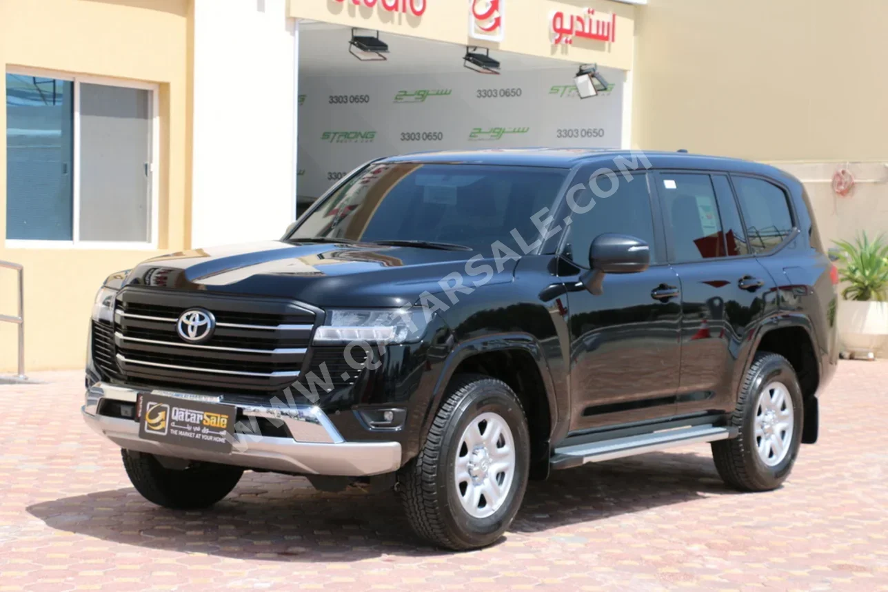 تويوتا  لاند كروزر  جي  2025  اوتوماتيك  35,000 كم  6 سلندر  دفع رباعي  اس يو في  أسود  تحت الضمان