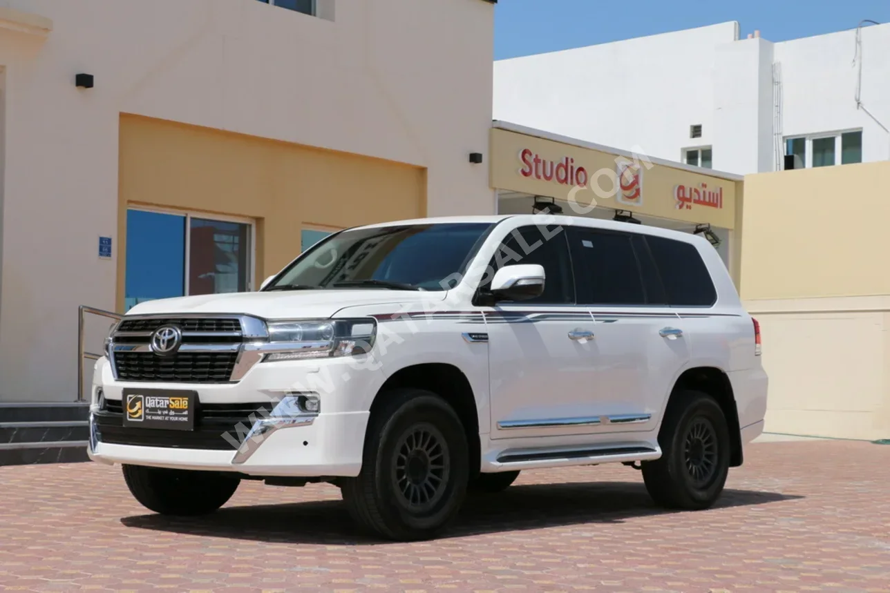 تويوتا  لاند كروزر  جي اكس ار - غراند تورينغ  2021  اوتوماتيك  161,000 كم  8 سلندر  دفع رباعي  اس يو في  أبيض
