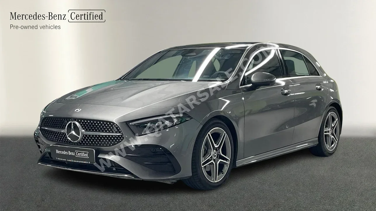 مرسيدس - بنز  ايه - كلاس  200  2026  اوتوماتيك  100 كم  4 سلندر  سحب امامي  هاتشباك  رمادي  تحت الضمان