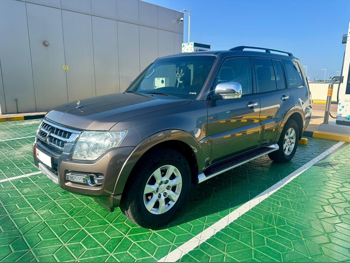 ميتسوبيشي  باجيرو  GLS  2016  اوتوماتيك  195,400 كم  6 سلندر  دفع رباعي  اس يو في  بني