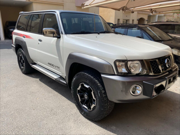 Nissan  Patrol  Super Safari  2018  Automatic  195,000 Km  6 Cylinder  Four Wheel Drive (4WD)  SUV  White and Gray