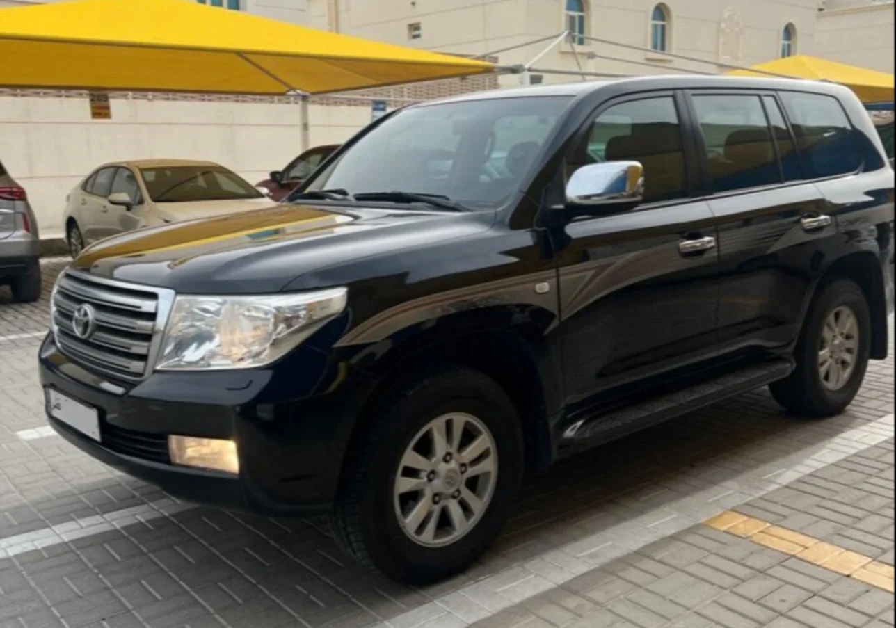 Toyota  Land Cruiser  GXR  2010  Automatic  273,000 Km  8 Cylinder  Four Wheel Drive (4WD)  SUV  Black