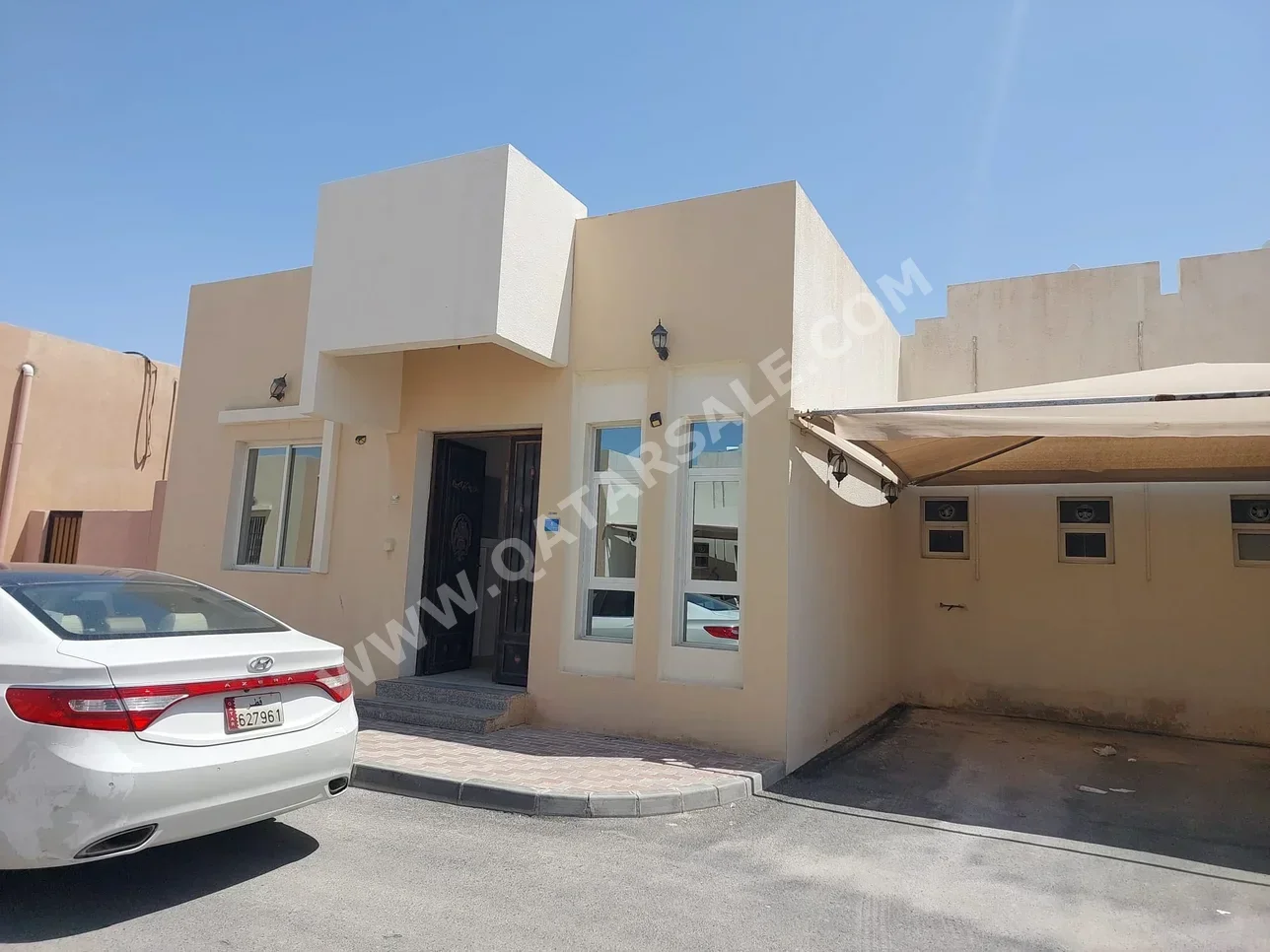 Family Residential  - Not Furnished  - Al Rayyan  - Al Aziziyah  - 3 Bedrooms