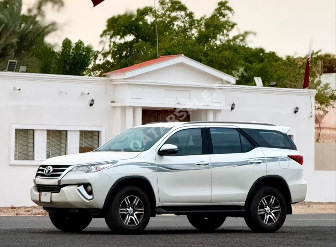 تويوتا  فورشنر  2020  اوتوماتيك  122,000 كم  4 سلندر  دفع رباعي  اس يو في  أبيض لؤلؤي