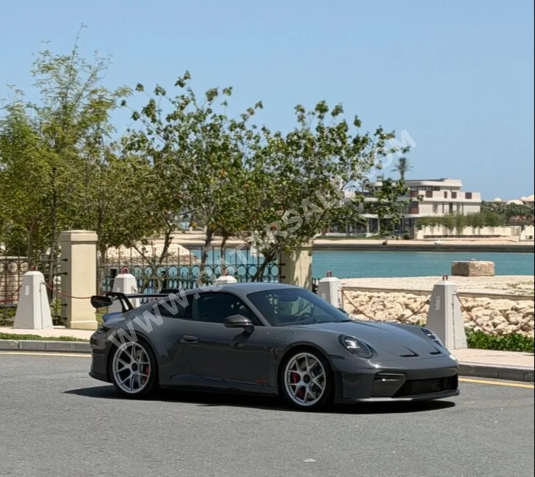 بورش  911  جي تي 3  2026  عادي  3,500 كم  6 سلندر  دفع خلفي  كوبيه \ سبورت  رمادي  تحت الضمان