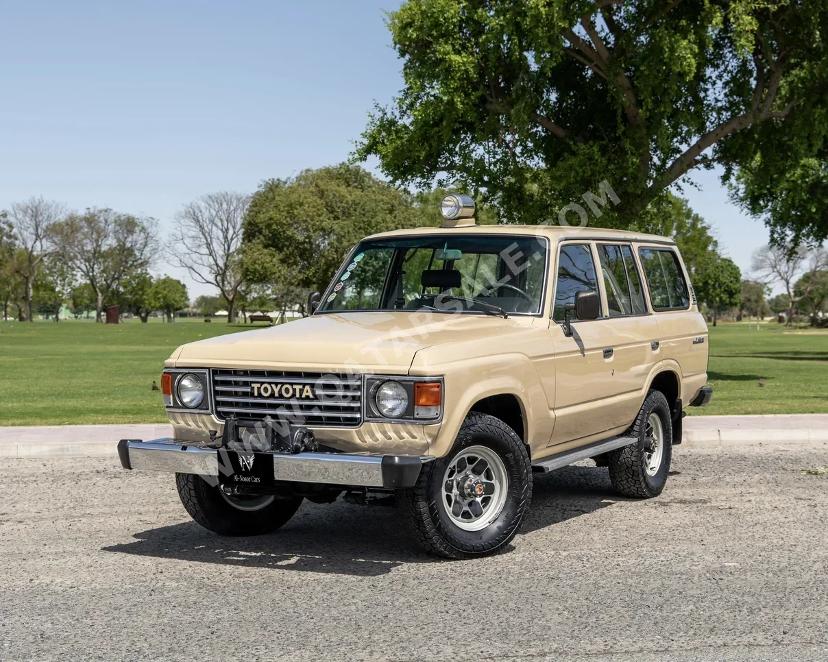 تويوتا لاند كروزر جي 1984 عادي 241,000 كم 6 سلندر دفع رباعي كلاسك بيج