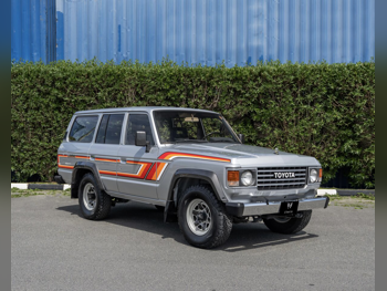 تويوتا  لاند كروزر  جي  1986  عادي  123,000 كم  6 سلندر  دفع رباعي  كلاسك  فضي