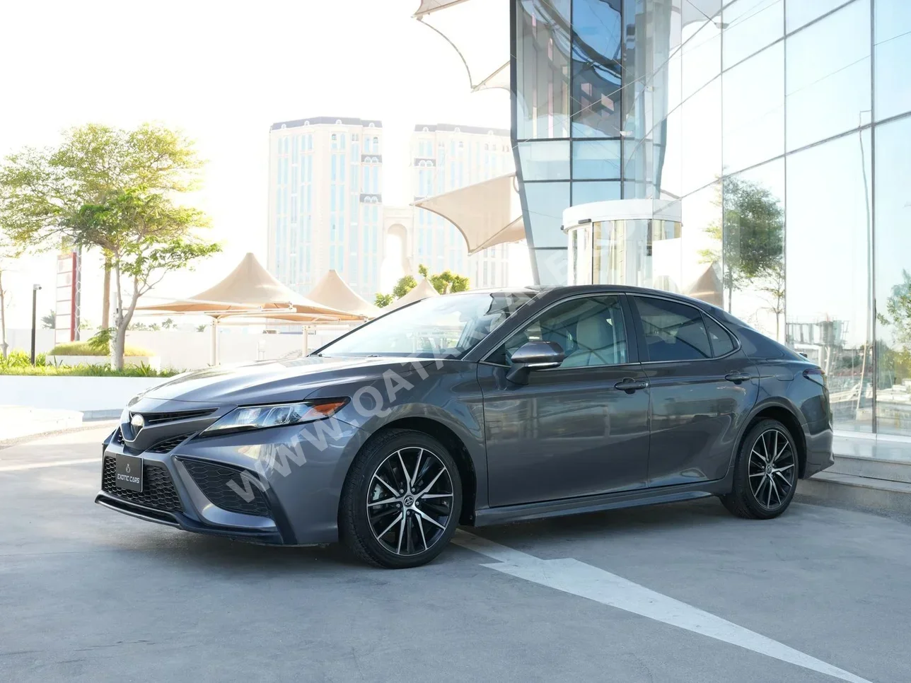 تويوتا  كامري  اس اي  2023  اوتوماتيك  55,000 كم  4 سلندر  سحب امامي  سيدان  رمادي