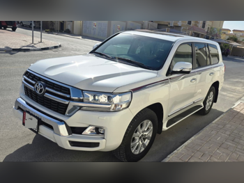 Toyota  Land Cruiser  GXR  2021  Automatic  114,000 Km  8 Cylinder  Four Wheel Drive (4WD)  SUV  White