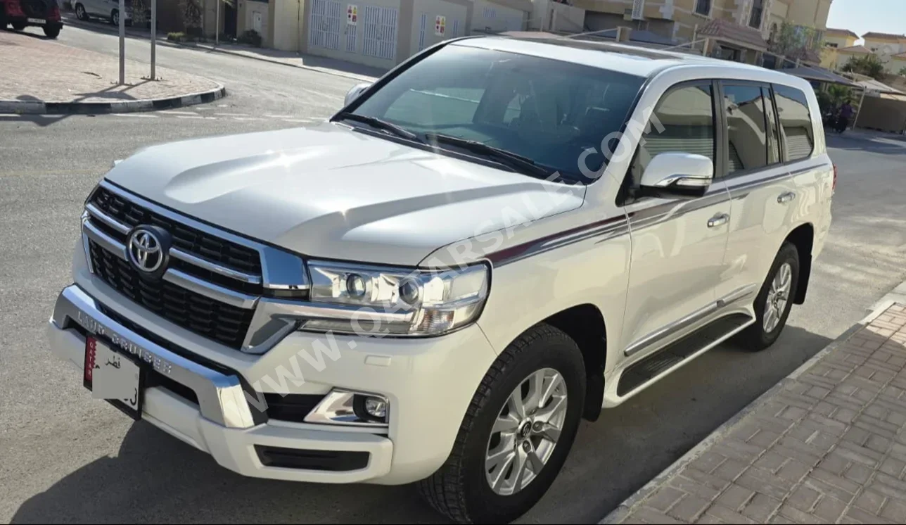 Toyota  Land Cruiser  GXR  2021  Automatic  114,000 Km  8 Cylinder  Four Wheel Drive (4WD)  SUV  White