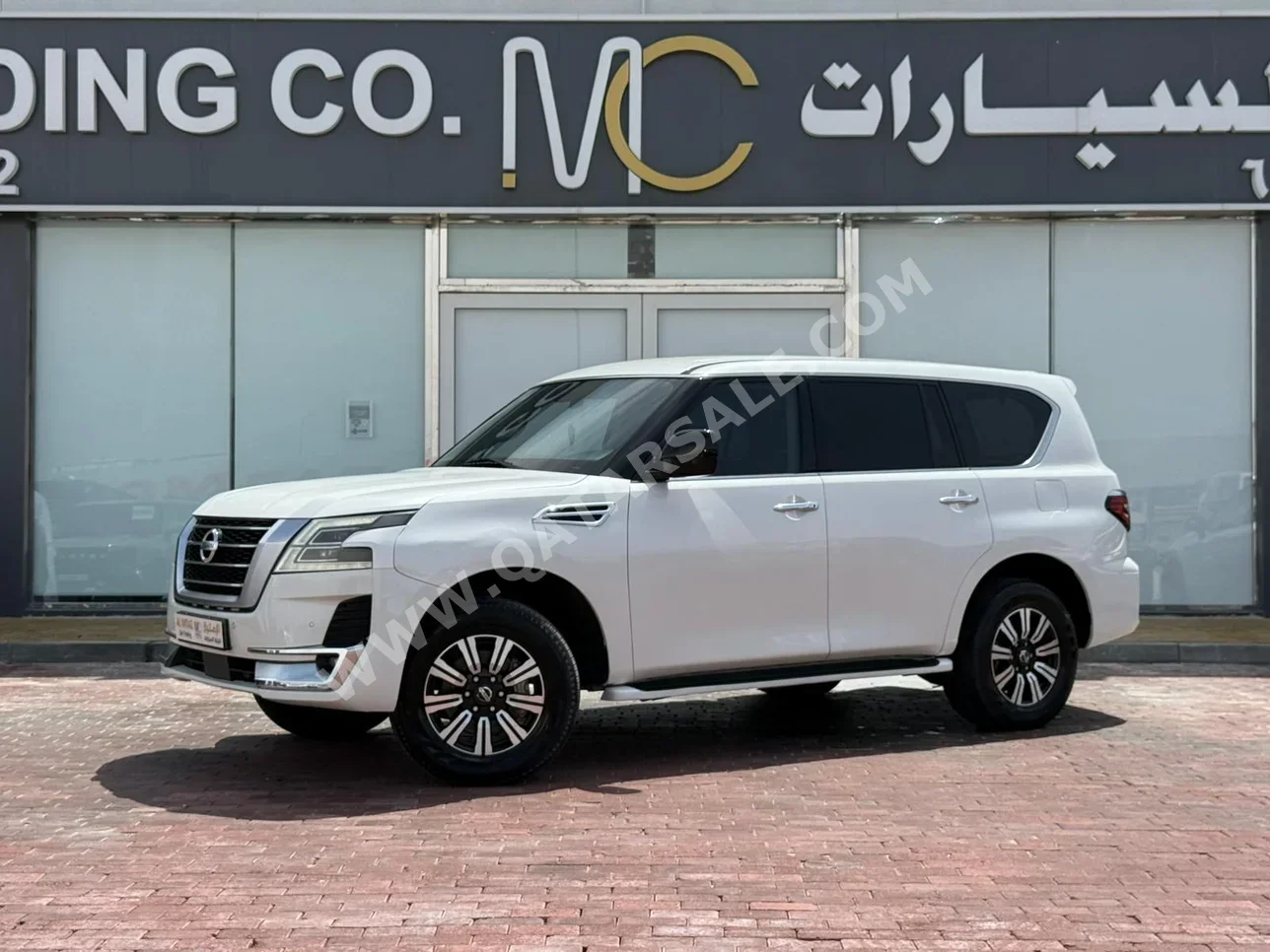 نيسان  باترول  ال اي  2020  اوتوماتيك  206,000 كم  8 سلندر  دفع رباعي  اس يو في  أبيض